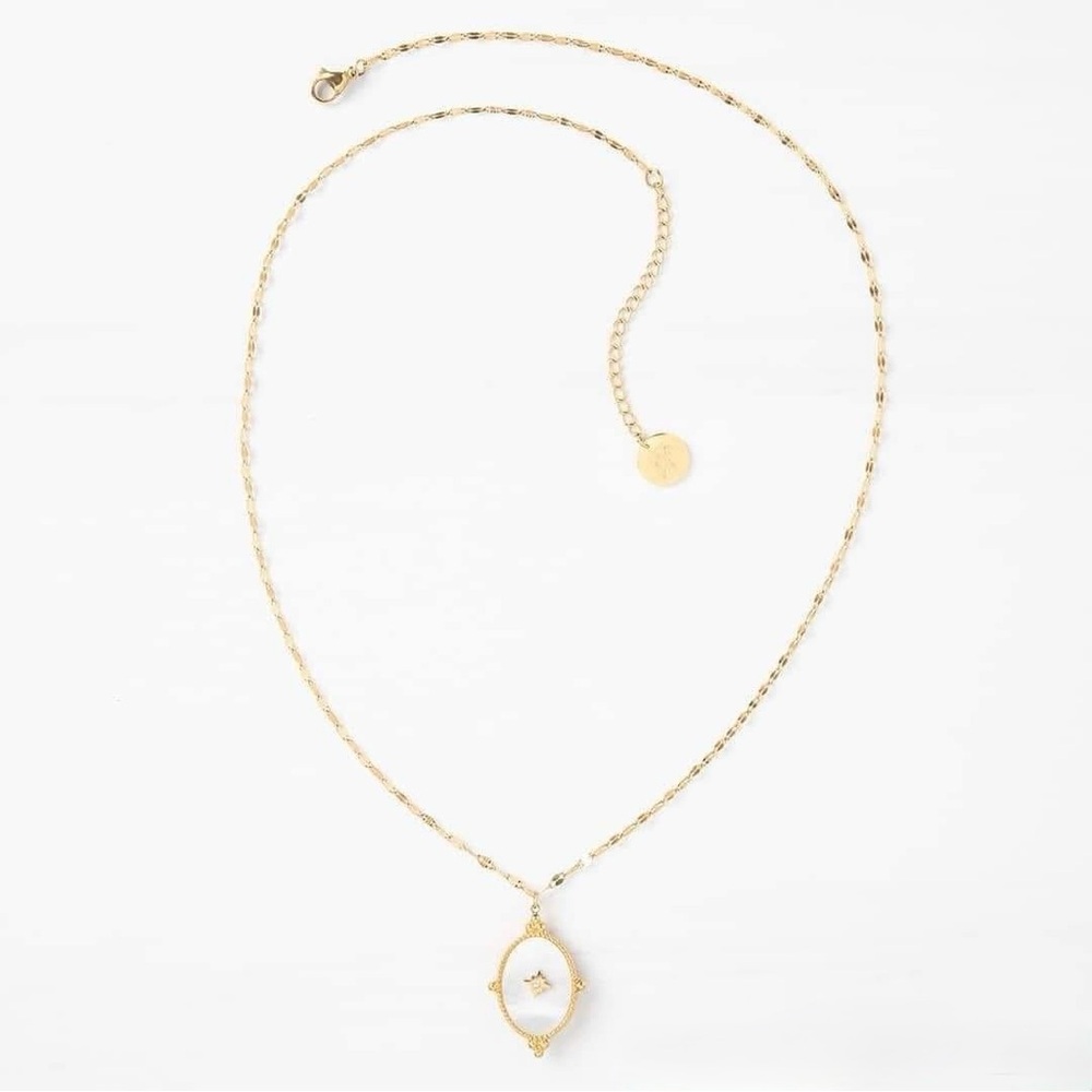 NEW Elegant Gold Pendant Necklace